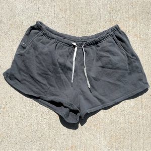 Vuori Shorts